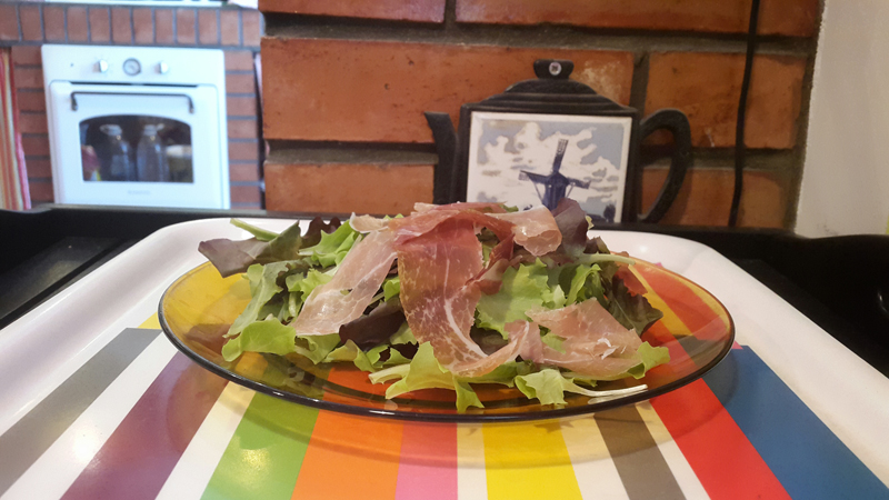 Самый вкусный круглогодичный салат . Листья салата и…все, что угодно! Самый вкусный круглогодичный салат . Листья салата и…все, что угодно!