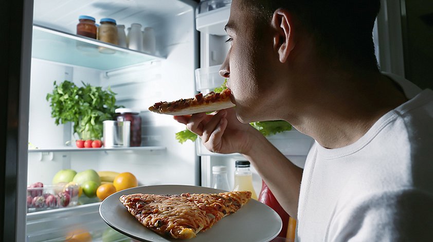 Некоторым людям разрешили есть ночью