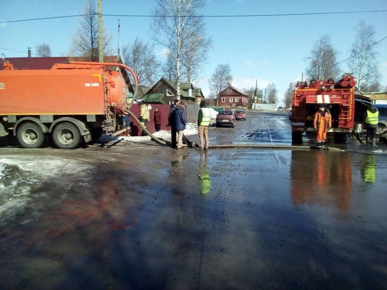 Октябрьский проспект в Петрозаводске‍ ушел под воду