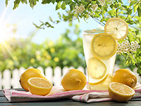 Зачем по утрам пить воду с лимоном?