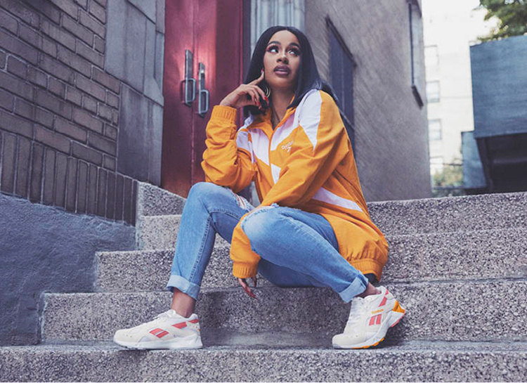 Cardi B в кроссовках Reebok Aztrek'93