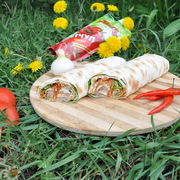 Острый рулет из лаваша с курицей