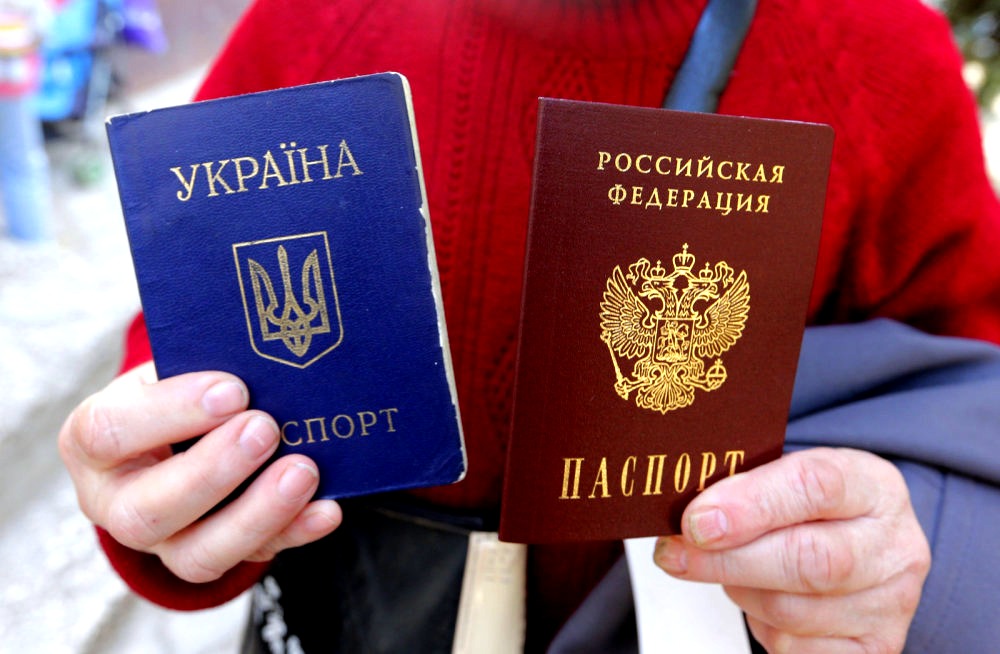 КРЫМ НА ГРАНИ «СОЦИАЛЬНОГО ВЗРЫВА»: ПОЧЕМУ ЖИТЕЛЯМ РОССИЙСКОГО ПОЛУОСТРОВА ТАК ДОРОГ УКРАИНСКИЙ ПАСПОРТ КРЫМ НА ГРАНИ «СОЦИАЛЬНОГО ВЗРЫВА»: ПОЧЕМУ ЖИТЕЛЯМ РОССИЙСКОГО ПОЛУОСТРОВА ТАК ДОРОГ УКРАИНСКИЙ ПАСПОРТ