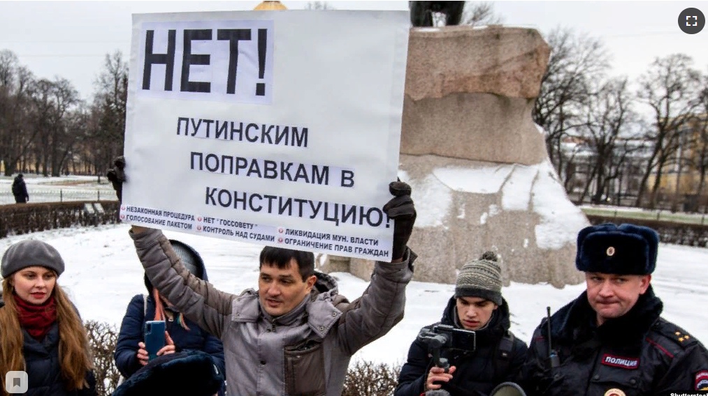 Благодаря поправкам в Конституцию Владимира Путина вскрылась вся пятая колонна