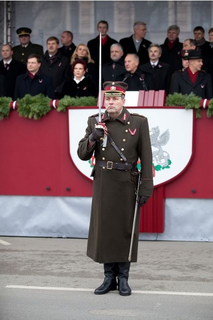 Армия Латвии на параде 18 ноября 2012 года (страшная сила)