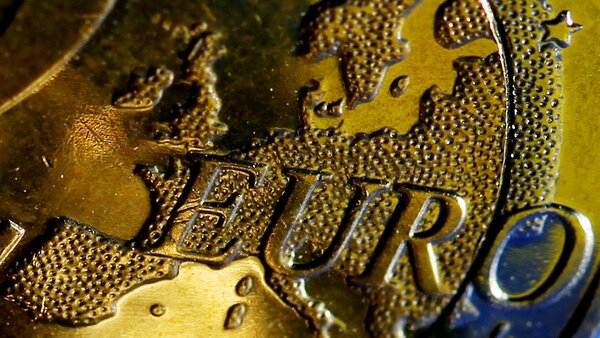 Европа хочет отказаться от доллара: за нефть скоро будут платит в евро Европа хочет отказаться от доллара: за нефть скоро будут платит в евро