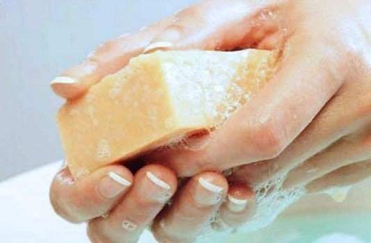 Способы использования и свойства хозяйственного мыла