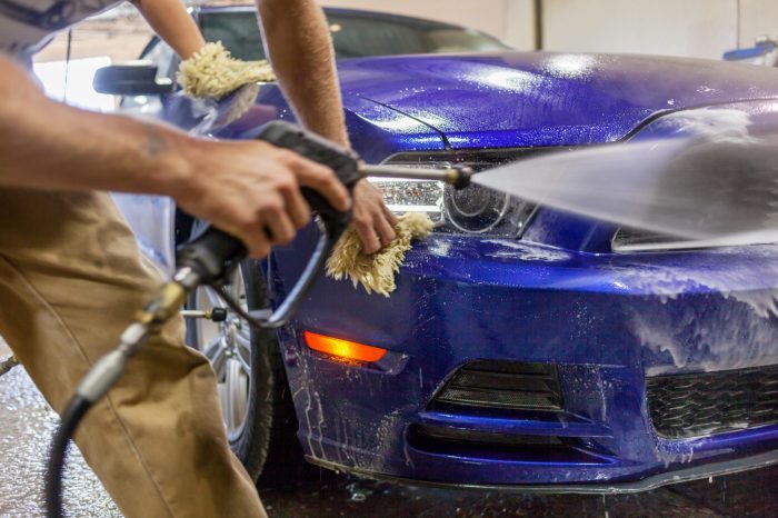 От частой мойки на авто могут возникать мелкие царапины. /Фото: columbiamallcarwash.liftdiv2.com От частой мойки на авто могут возникать мелкие царапины. /Фото: columbiamallcarwash.liftdiv2.com