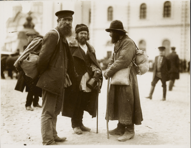 10 талантливых фотографий России 1913 года, сделанных Альфонсом Мухой