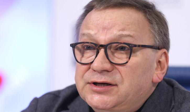 Домой к Игорю Угольникову прибыла полиция