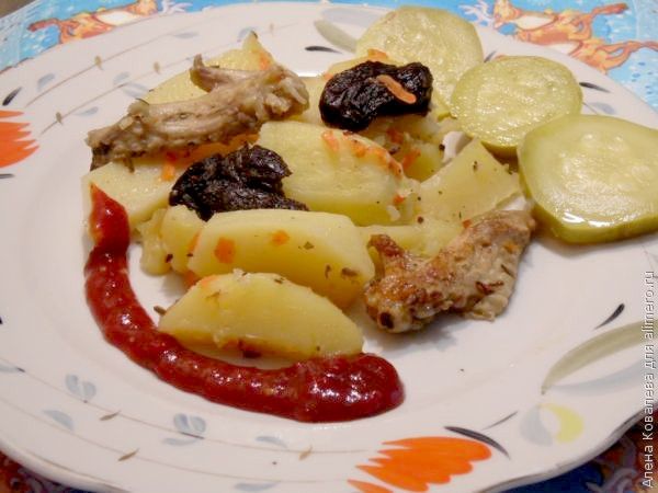 Картофель тушёный с черносливом