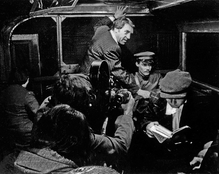 Редкие фото рабочих моментов со съёмок любимых советских фильмов... Редкие фото рабочих моментов со съёмок любимых советских фильмов...