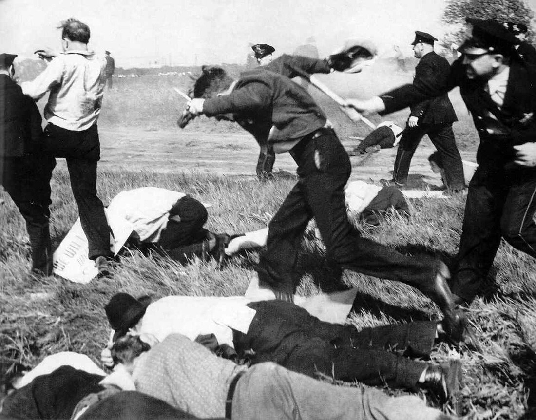 Ровно 80 лет назад 30 мая 1937 года вошел в историю как бойня на День Поминовения Ровно 80 лет назад 30 мая 1937 года вошел в историю как бойня на День Поминовения