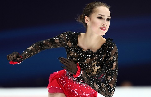 "Друзей нет, гуляю с собакой". Чемпионка ОИ-2018 Загитова призналась, как проводит свободное время