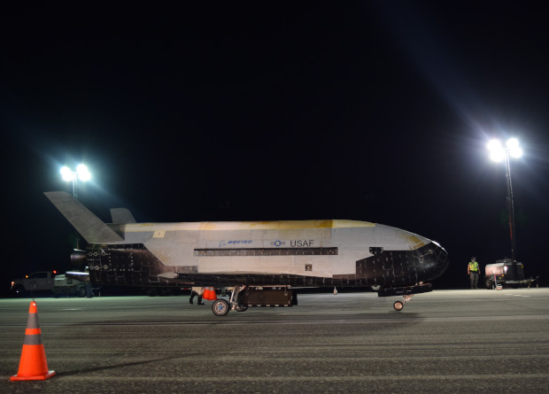 Беспилотный космоплан X-37B вернулся на Землю. Он провел на орбите 780 дней