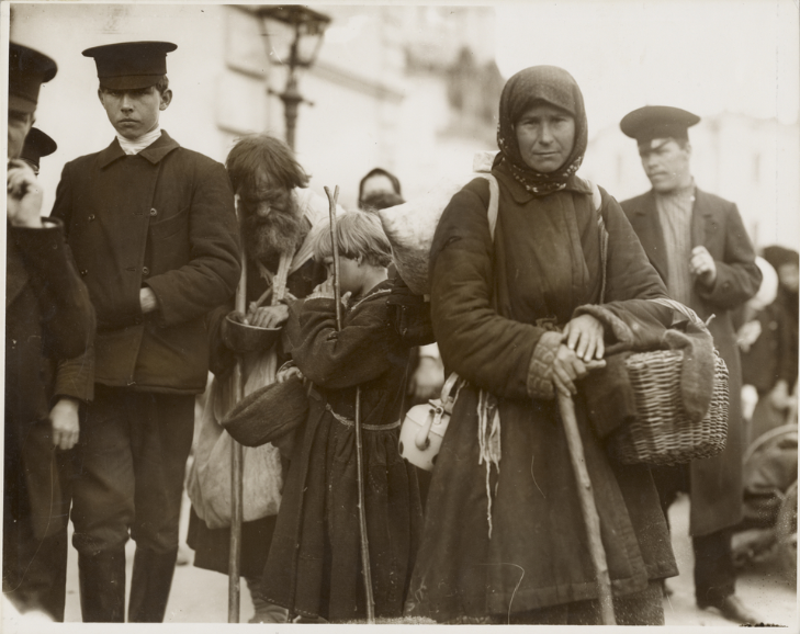 10 талантливых фотографий России 1913 года, сделанных Альфонсом Мухой