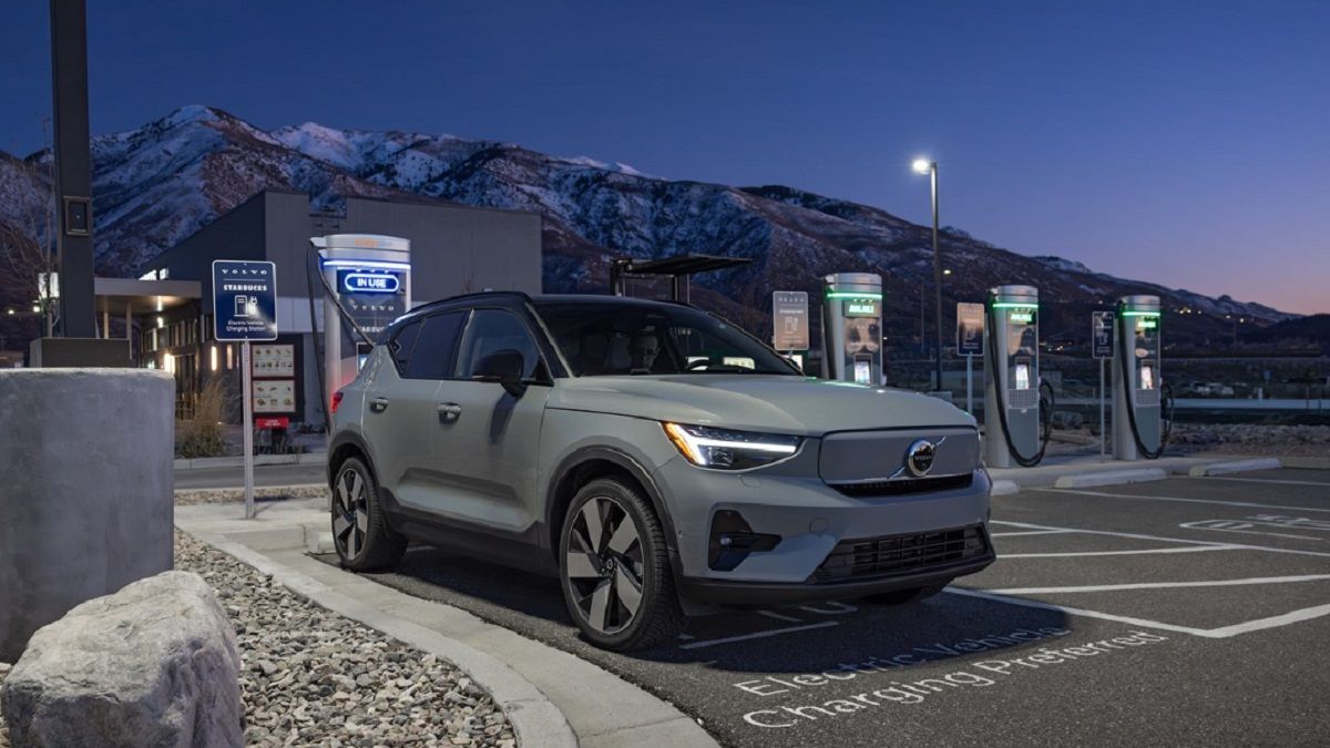 Volvo и Starbucks открыли в США сеть зарядных станций для электромобилей Volvo и Starbucks открыли в США сеть зарядных станций для электромобилей