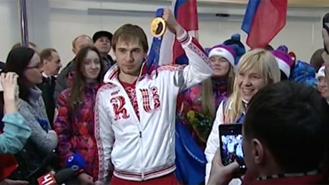 Спортивные эксперты связывают решение МОК по недопуску российских спортсменов с давлением США