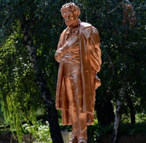 Памятник Пушкину, напечатанный на 3D-принтере, открыли в Донецке