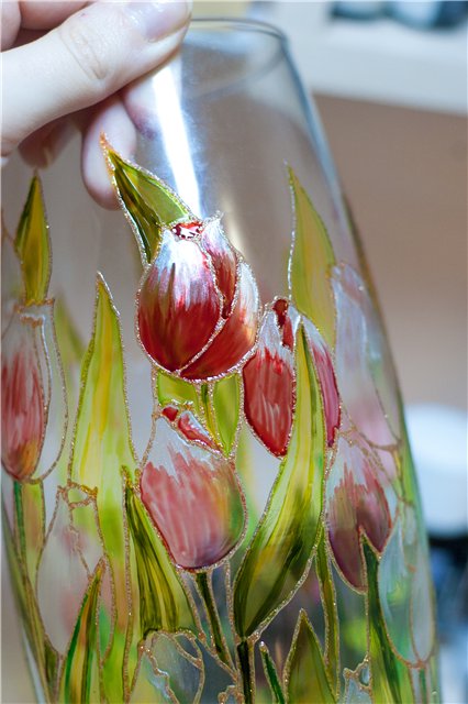 Роспись стеклянной вазы витражными красками