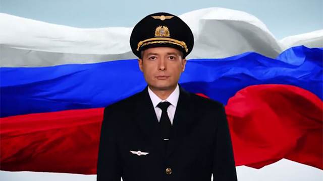 Видео: героический экипаж А321 поздравил россиян с Днем флага