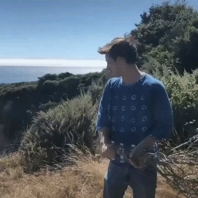 Осторожно, ветрено! gif, ветер, погода, подстава, прикол, сдувает, ураган, шторм, юмор