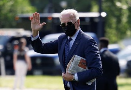 U.S. President Joe Biden waves as he arrives to board Marine One for a flight to Rehoboth Beach, Delaware from the Ellipse near the White House in Washington, U.S., June 2, 2021. REUTERS/Carlos Barria U.S. President Joe Biden waves as he arrives to board Marine One for a flight to Rehoboth Beach, Delaware from the Ellipse near the White House in Washington, U.S., June 2, 2021. REUTERS/Carlos Barria