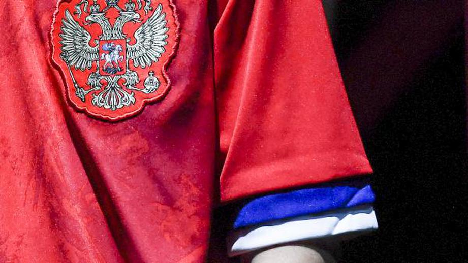 Компания Adidas сделала форму для российских футболистов с флагом Сербии