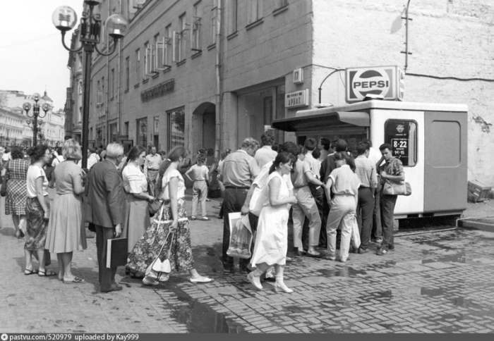 Время перемен: 18 ретро фотографий Москвы «лихих 90-х»