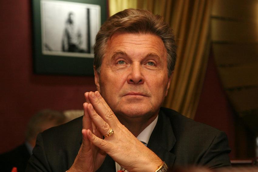 Лев Лещенко назвал получившего госнаграду Алексея Панина «шушерой» Лев Лещенко назвал получившего госнаграду Алексея Панина «шушерой»