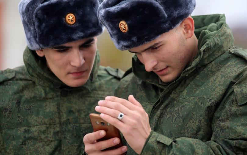 Соцсеть — находка для шпиона. Почему Госдума запрещает солдатам интернет