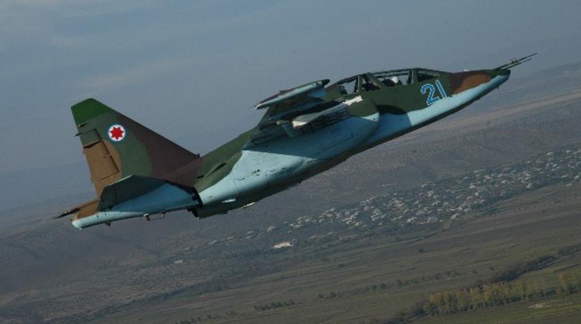 Су-25 попал в пробку в Тбилиси