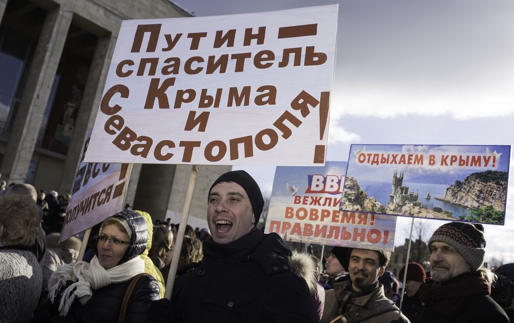 Украина угрожает «посадить» 10 тысяч работников крымского избиркома за организацию выборов президента России Украина угрожает «посадить» 10 тысяч работников крымского избиркома за организацию выборов президента России