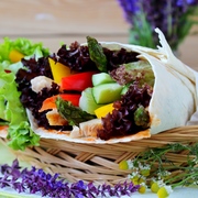 Лаваш с овощами и курицей