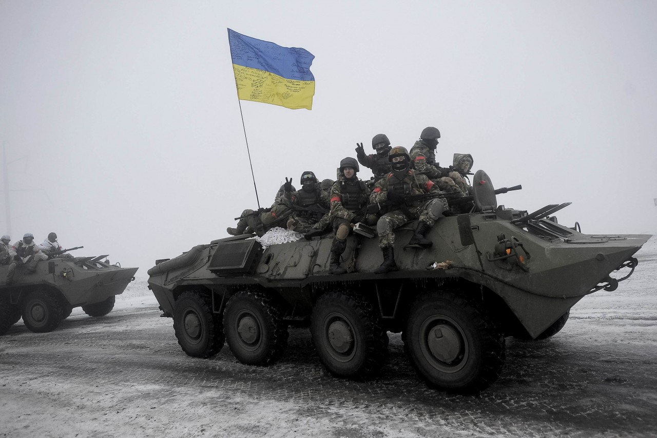 ВСУ стягивает бронетехнику и подразделения националистов к границам ЛНР