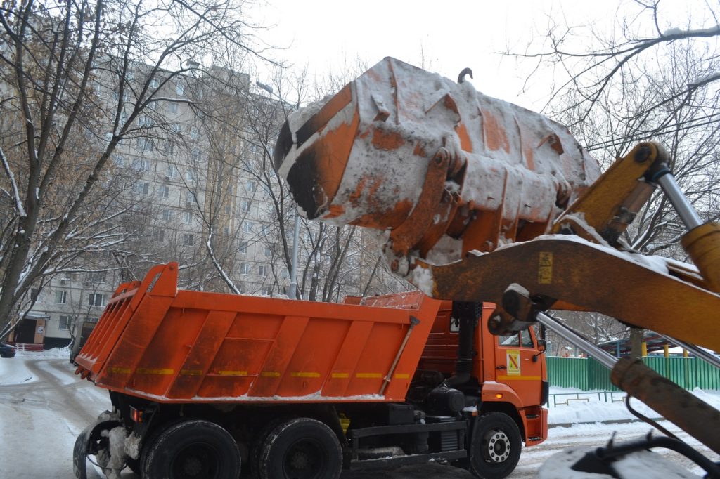 Уборка / фото предоставлено управой Алтуфьевского района