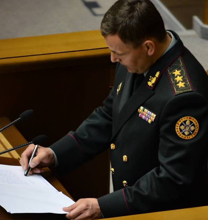 Новый министр обороны Украины такой суровый, что парады решил проводить в Севастополе