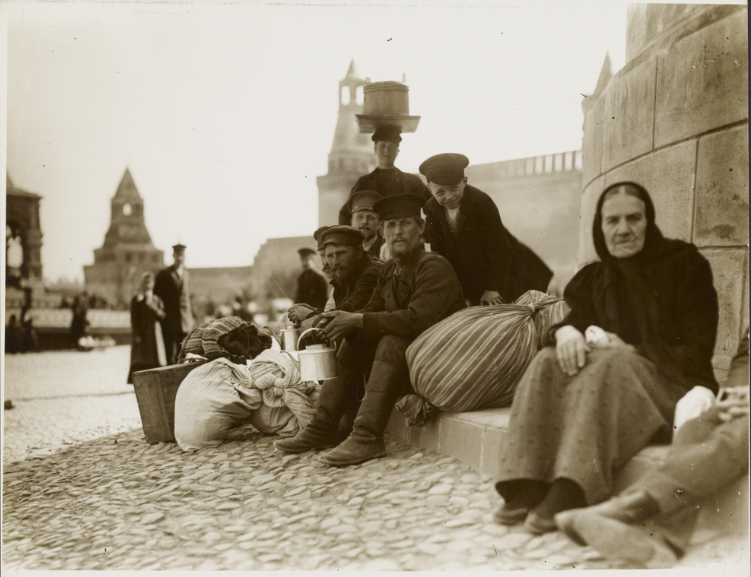 10 талантливых фотографий России 1913 года, сделанных Альфонсом Мухой
