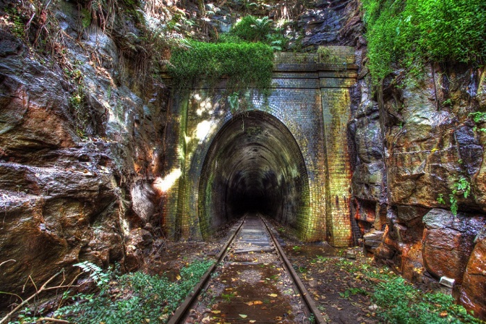 Железнодорожный тоннель города Хеленсбург, закрыт в 1915 году.