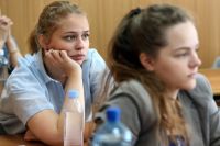 Важный экзамен - это в любом случае стресс, как к нему не подходи. Важно сохранить здоровье и хорошее отношение всех членов семьи.