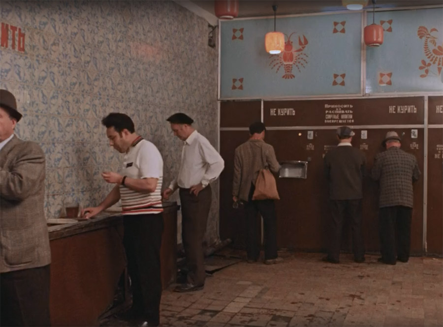 Убогий совок в фильме «Москва слезам не верит». Убогий совок в фильме «Москва слезам не верит».