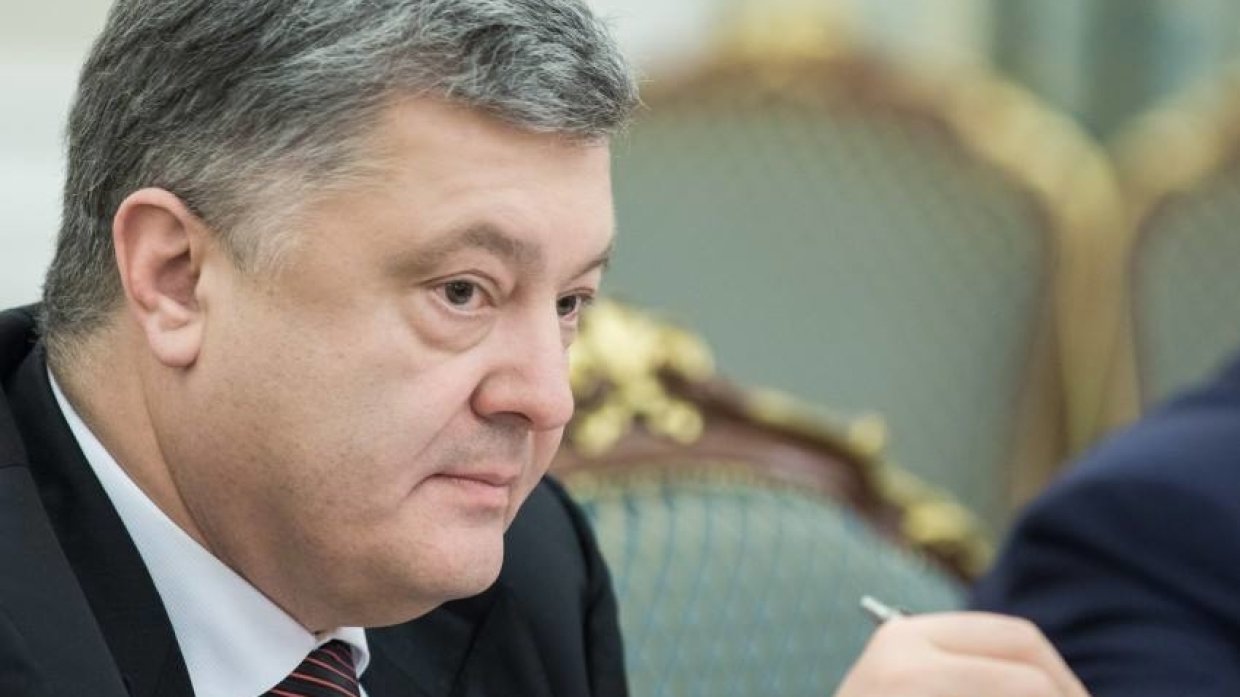 Порошенко заявил о смещении «гибридной войны» в Киев