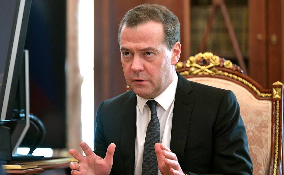 Летнее затишье: как изменились рейтинги политиков и партий Летнее затишье: как изменились рейтинги политиков и партий
