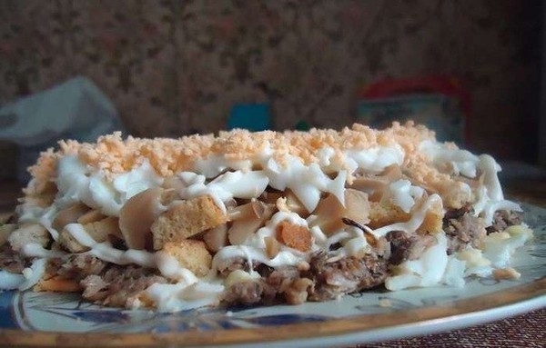 Новый салат к празднику — Вкуснейший салат со шпротами Новый салат к празднику — Вкуснейший салат со шпротами