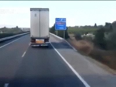 Осторожно, ветрено! gif, ветер, погода, подстава, прикол, сдувает, ураган, шторм, юмор