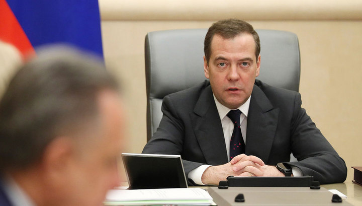 "Намёк поняли. Спасибо": Медведев призвал не радоваться Новому году а страдать и плакать "Намёк поняли. Спасибо": Медведев призвал не радоваться Новому году а страдать и плакать