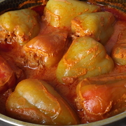 Фаршированный перец (классический) в томатно-сметанном соусе