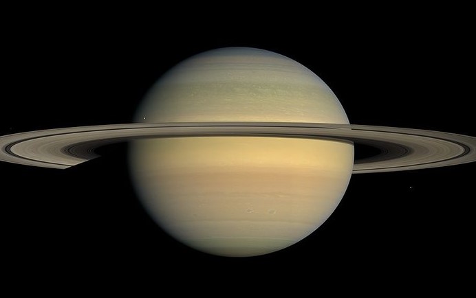 Cassini еще раз нырнул в кольца Сатурна Cassini еще раз нырнул в кольца Сатурна