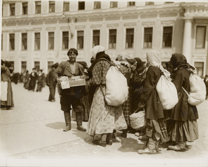 10 талантливых фотографий России 1913 года, сделанных Альфонсом Мухой