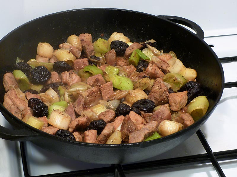 Яния с черносливом Яния или Яхния из курицы с черносливом